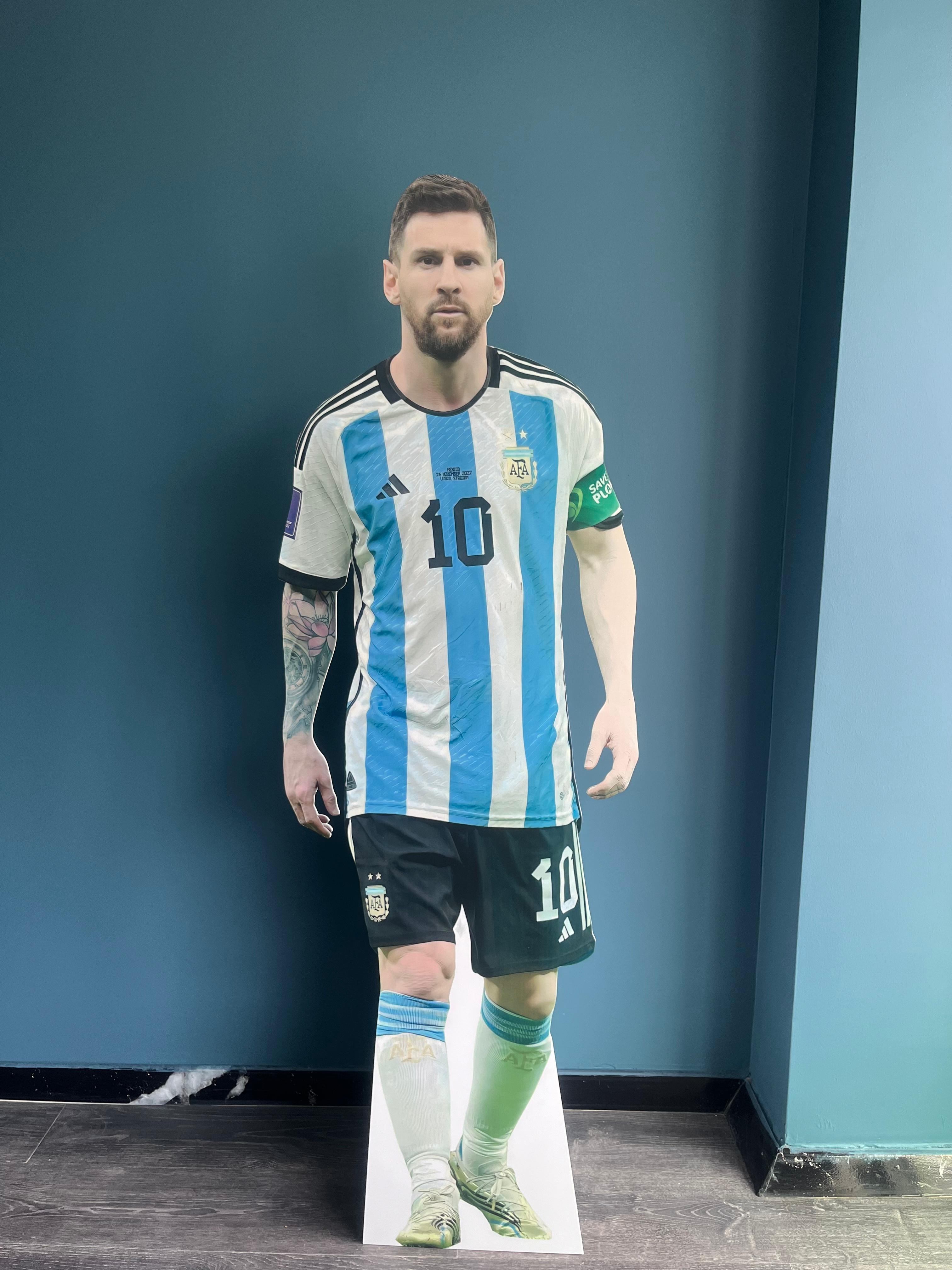 Lionel Messi Futbolcu Maketi Ayaklı  2 Boyutlu Tam Boy Plastik Maket